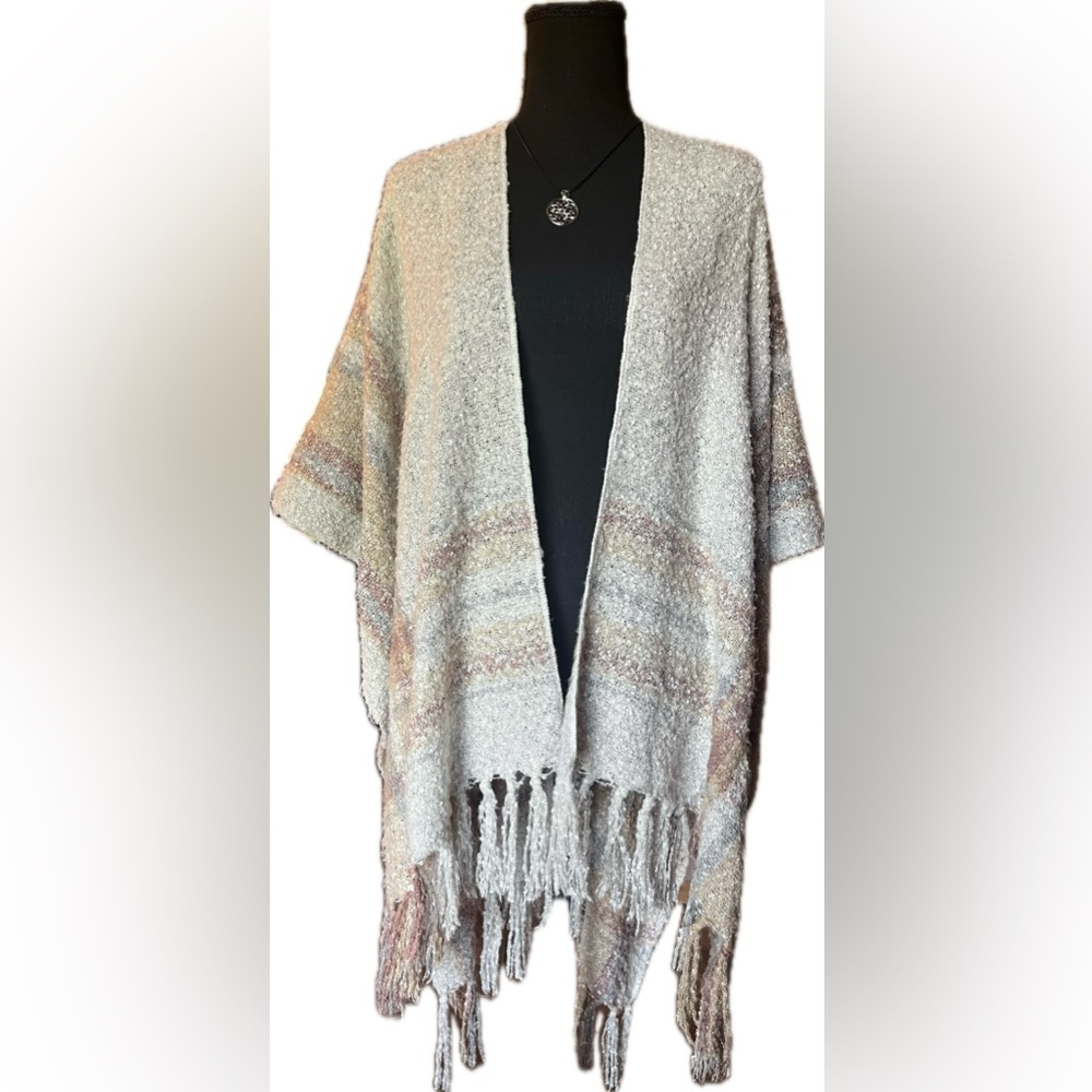 Charlotte Russe open front Cream and Tan Poncho/Cardigan/Shawl. Size: OSFM